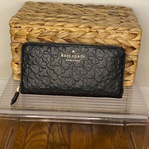Kate Spade- Hollie Spade Clover Geo Embossed Large Continental Wallet Black